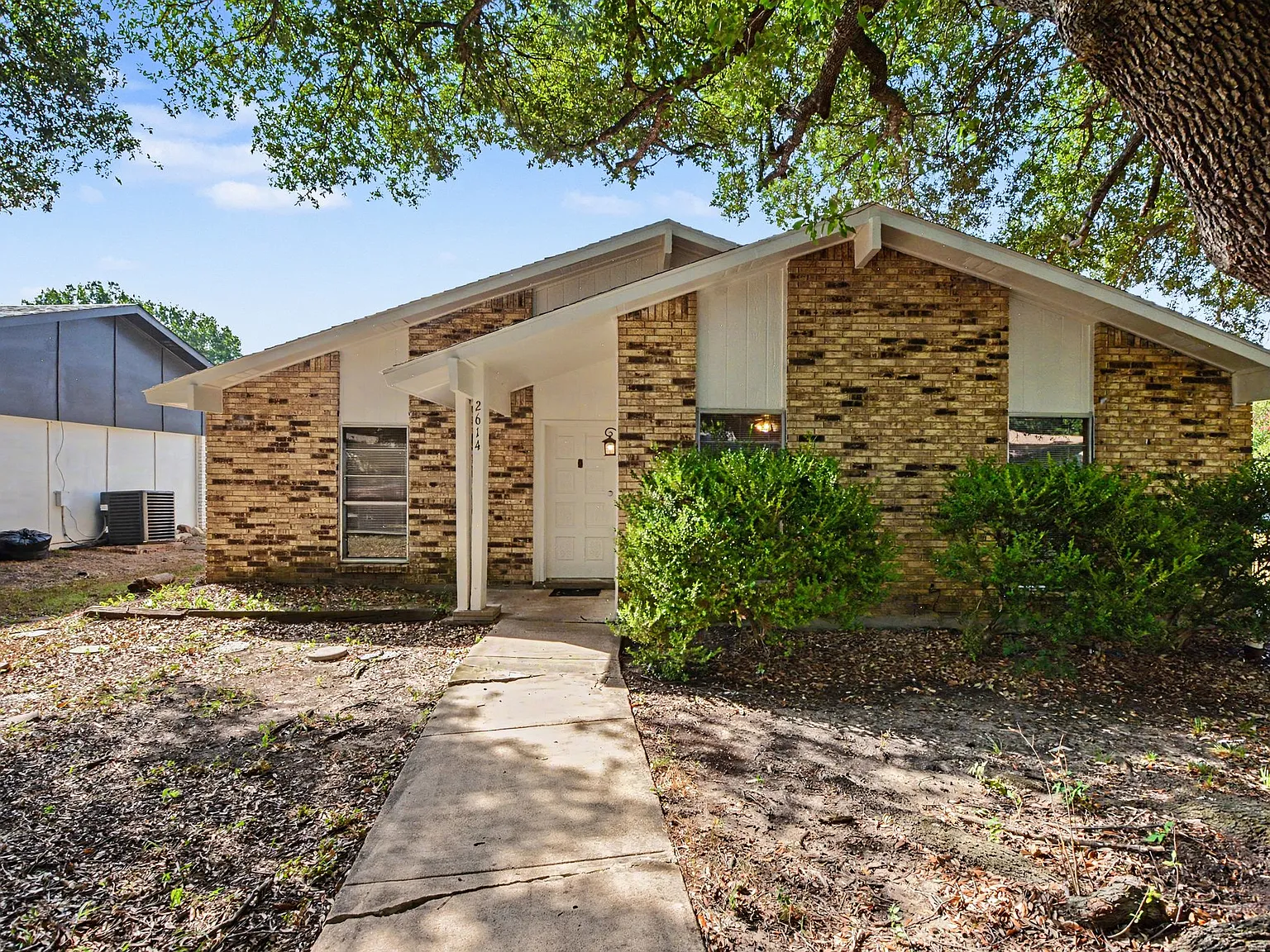 4 bed, 1734 sqft, $2,000 — Photo 2