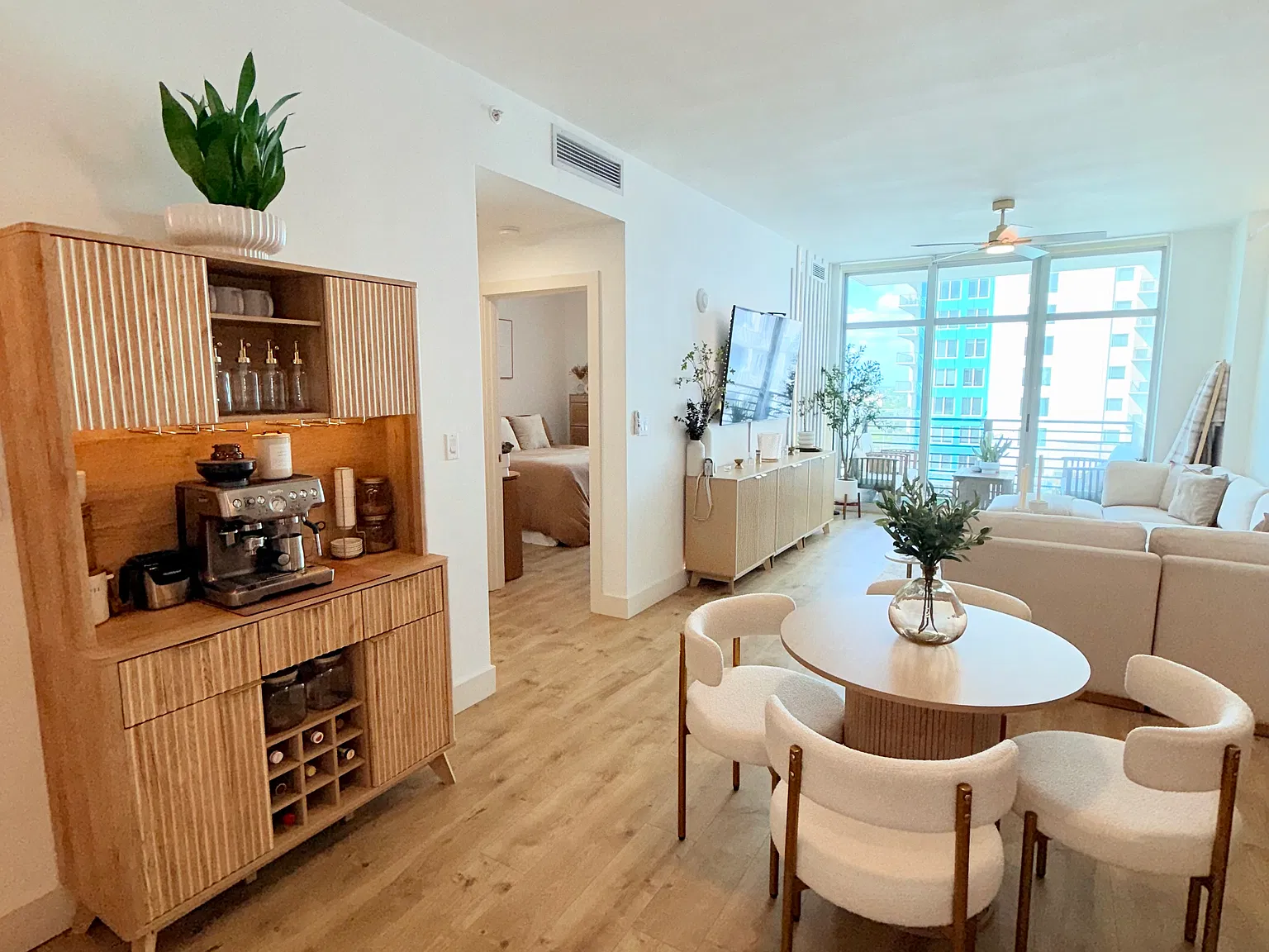 2 bed, 1050 sqft, $3,699 — Photo 4