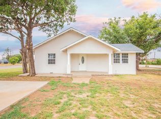 128 W Crockett St, Floydada, TX 79235