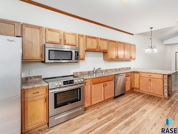 3rd image of 1104 E Carra Pl