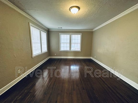3rd image of 2416 Malone Ave