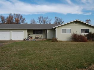 5922 Fish Hatchery Rd, Grants Pass, OR 97527