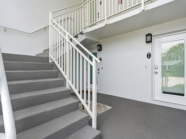 1065 Gulf Shore Blvd N #1 — Photo 16