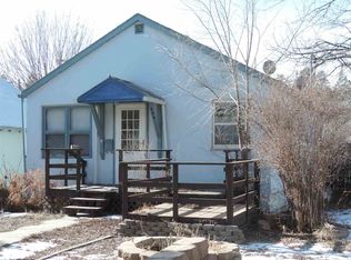 404 S 6th St, Hot Springs, SD 57747