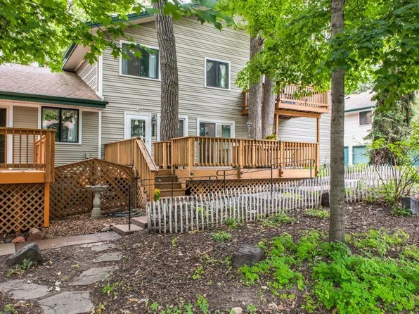 2762 Upland Ln N, Plymouth, MN 55447