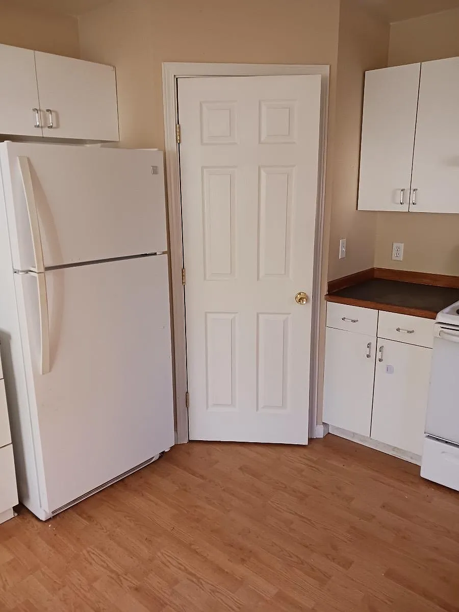 WaLk in pantry - 1208 4th Ave W