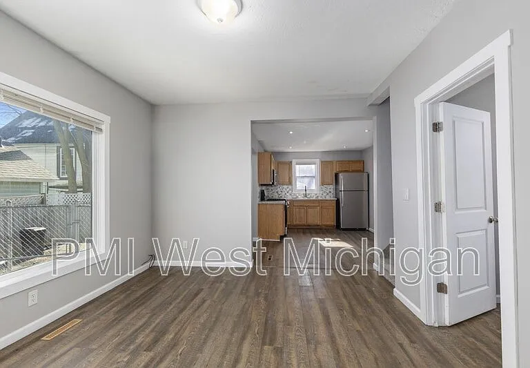 1038 3rd St NW — Photo 5