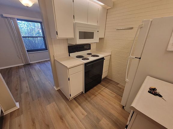3rd image of 500 Manhattan Dr APT D1