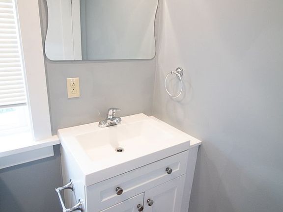 5th image of 219 Pleasant St #7