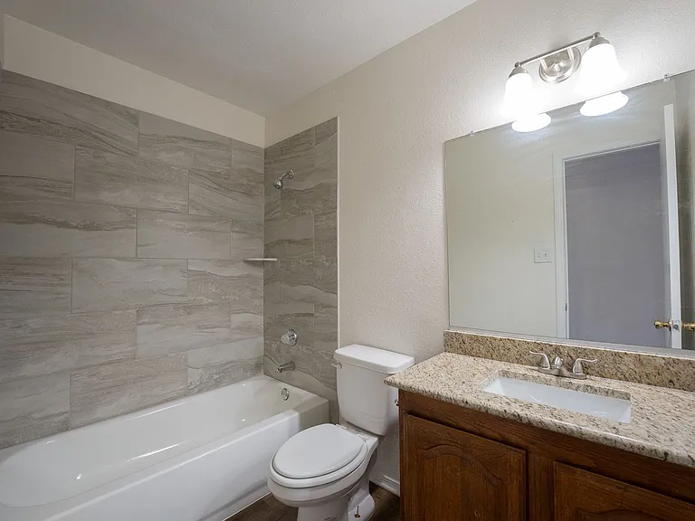 1513 Liberty Ln — Photo 12
