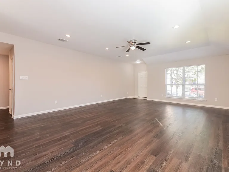 729 Mahogany Dr — Photo 6
