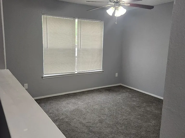 $500.00 of Move In SPECIAL - Updated Townhouse Available Now — Photo 9