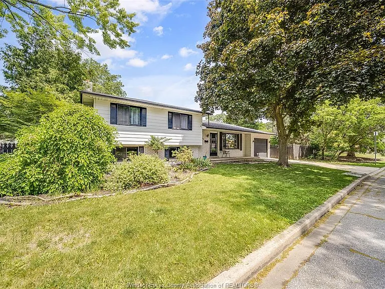 7105 Isabelle Ct — Photo 3