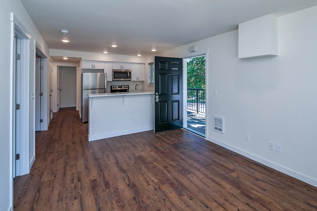 4 bed 2 bath, sunny, bright apartment for rent Sept 2026 - first month free — Photo 3