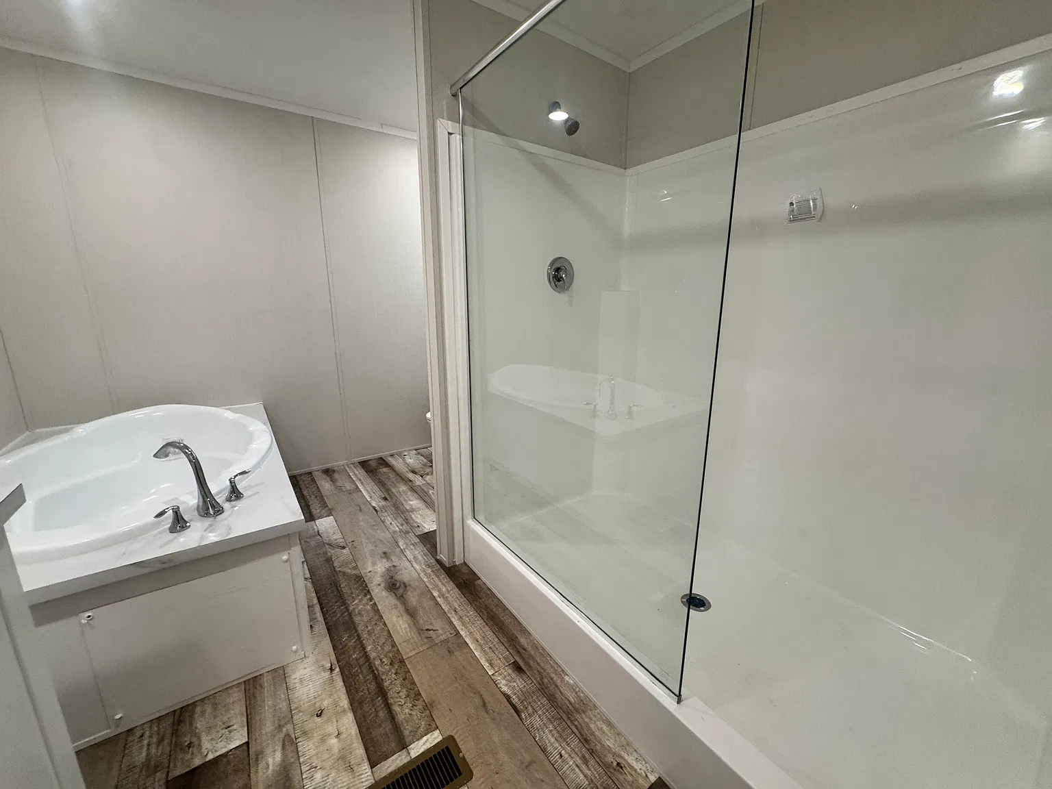 3 bed, $2,000 — Photo 4