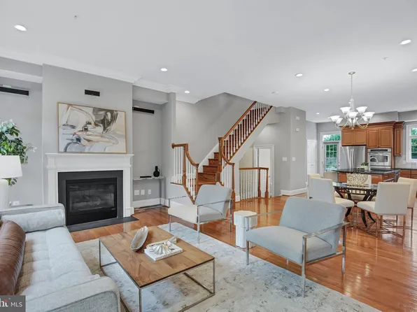 1762 Potomac Greens Dr, Alexandria, VA 22314