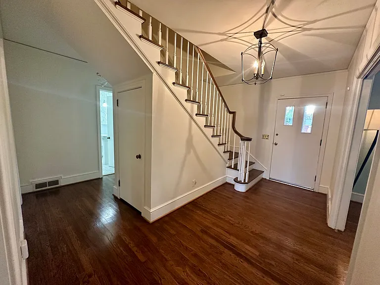 719 Baldwin Dr — Photo 2