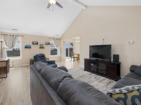 3rd image of 4515 Castle Rock Dr