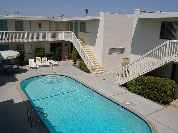 3rd image of 337 Calle Miramar APT A