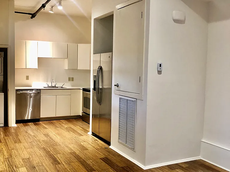 509 Baronne St #101 — Photo 13