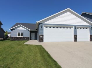 427 33rd St N, Moorhead, MN 56560