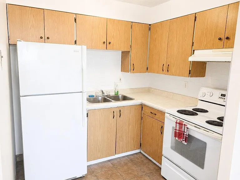150 Park St W #711 — Photo 5