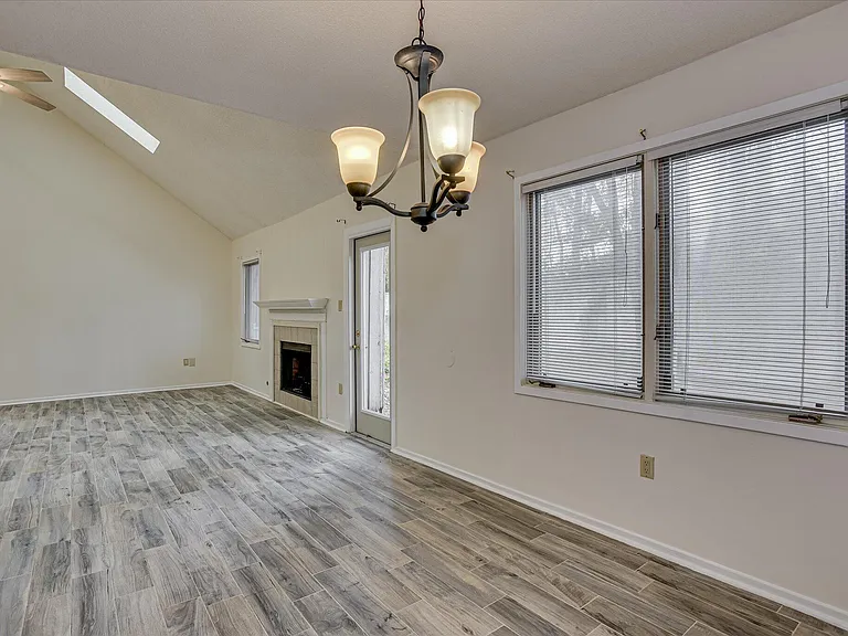 3220 Summerchase Cir — Photo 6
