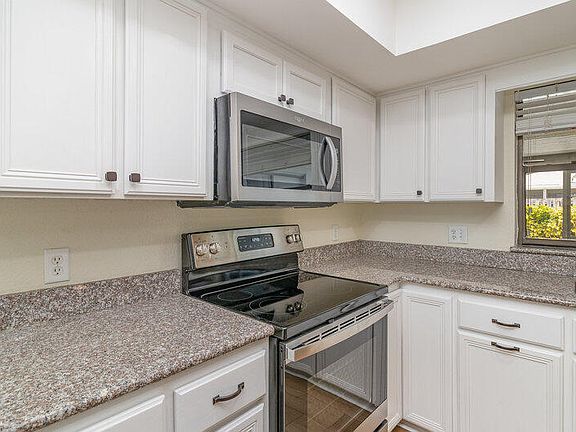 5th image of 660 S Hedgecock Square
