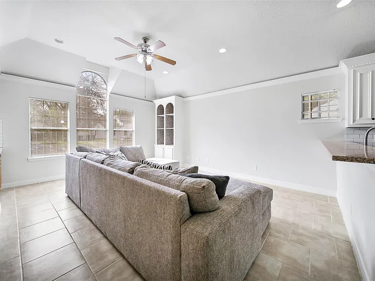 4943 Gammage St — Photo 3