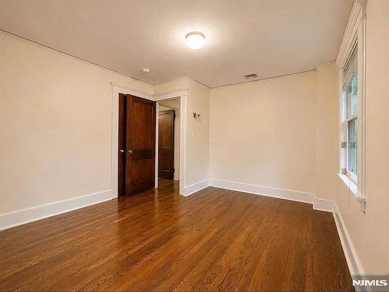 84 Valley View Ave — Photo 17