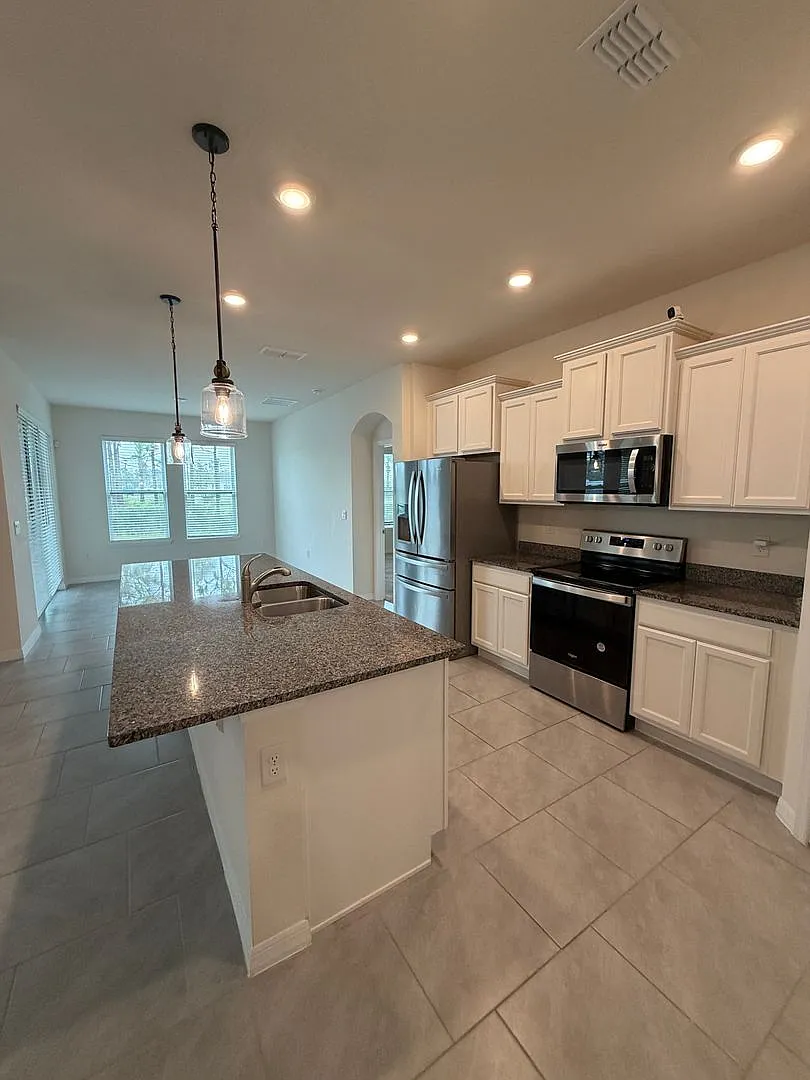 4-bedroom, 3-bath single-family home located in the highly desirable Harmony West! — Photo 4