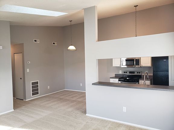 4th image of 402 Shelter Dr