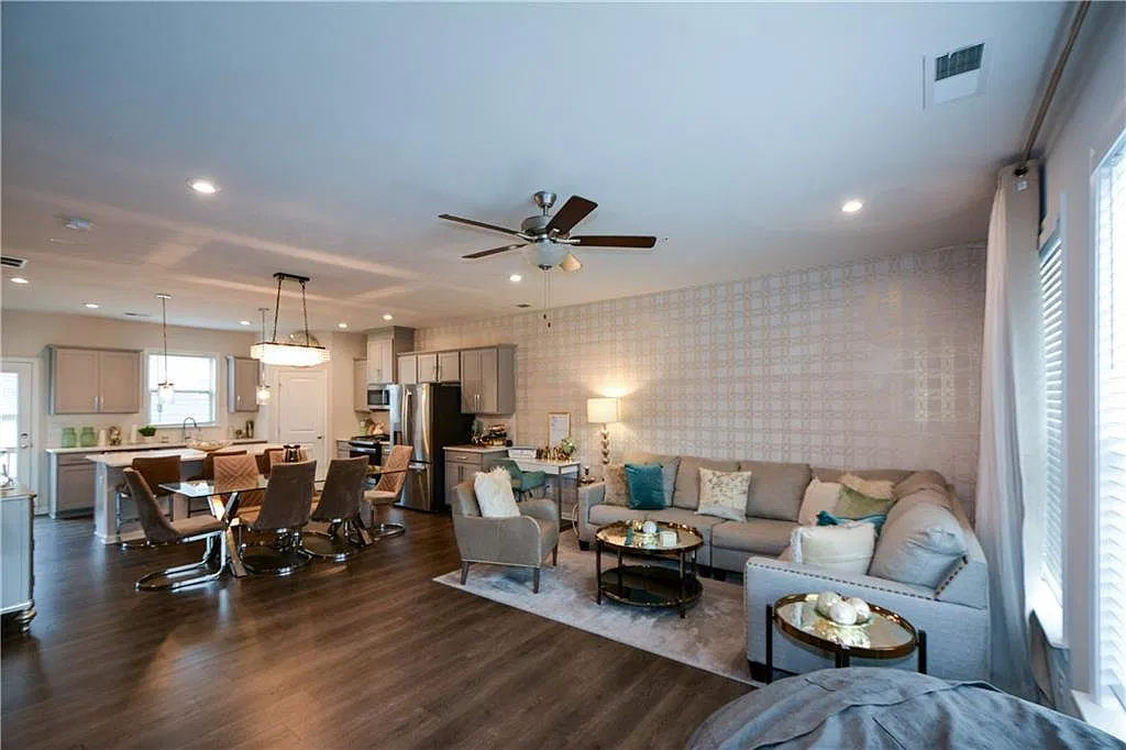 3 bed, 2.5 bath, 2106 sqft, $2,500 — Photo 1