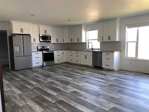 4th image of 24 Dogwood Ave