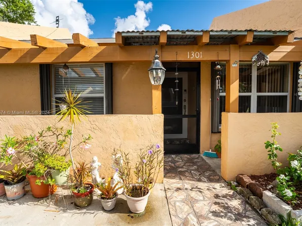 1301 Sandpiper Blvd, Homestead, FL 33035