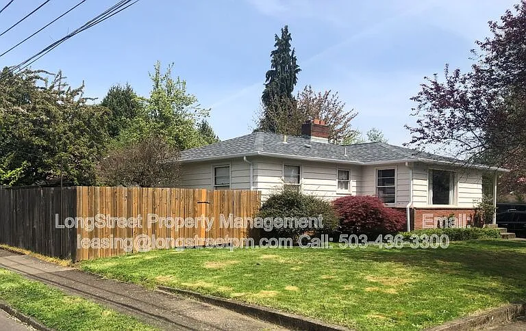 3255 NW Fillmore Ave — Photo 3