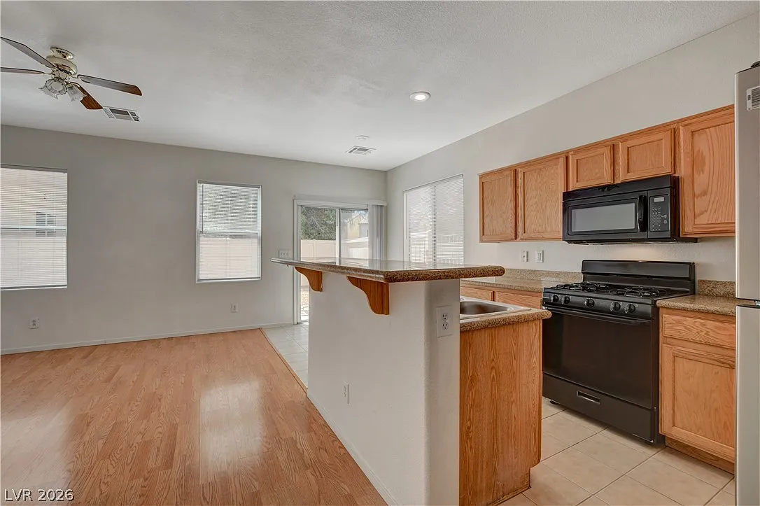 2 bed, 2.5 bath, 1196 sqft, $1,900 — Photo 3