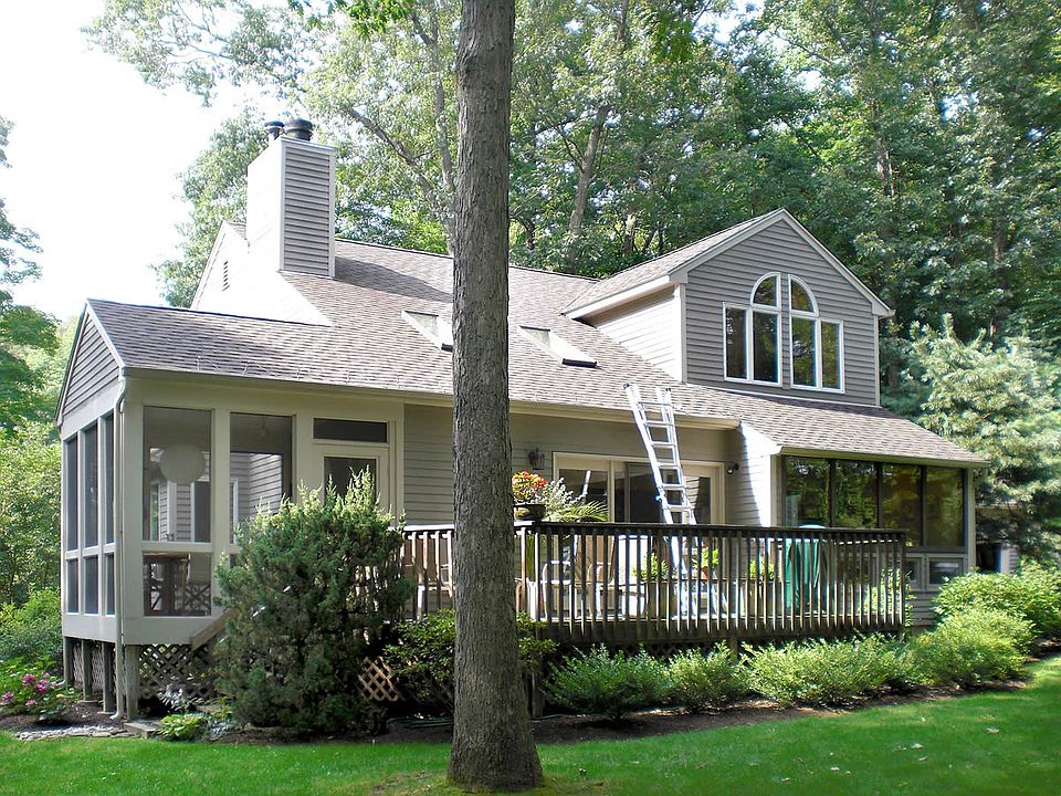 2nd image of 798 Mountain Rd