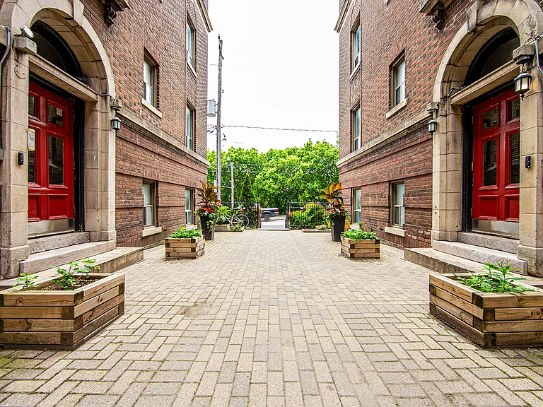 569 Broadview Ave — Photo 17