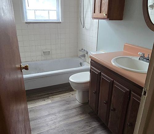 4th image of 2704 S Tacoma Ave
