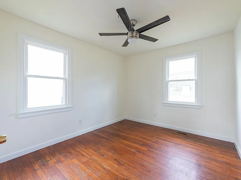 101 S Cedar Ave — Photo 11