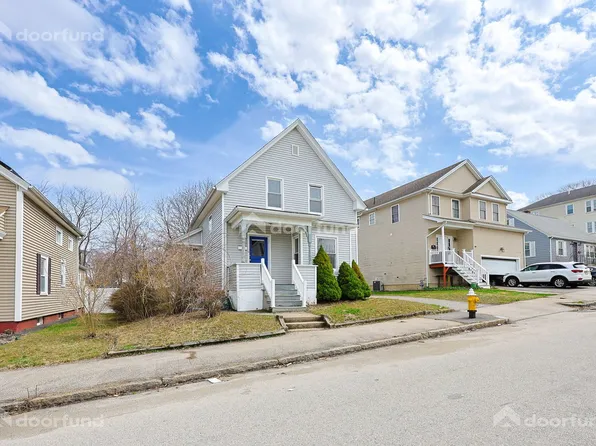 121 Delmont Ave, Worcester, MA 01604