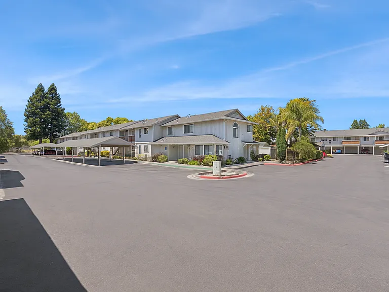 Glenn Manor — Photo 16