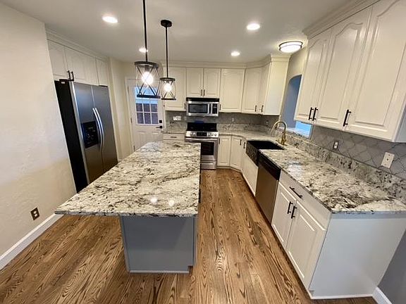 2nd image of 2185 E Villaire Ave