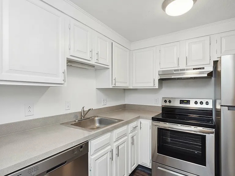 ReNew Taunton Apartment Collection — Photo 13