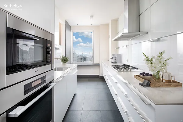 Sold by Sotheby's International Realty | media 4
