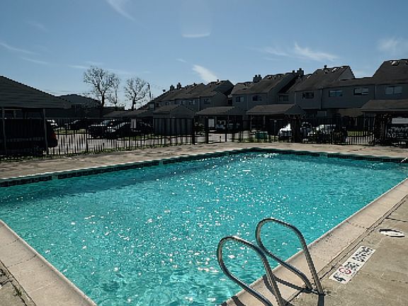 Sparkling pool!