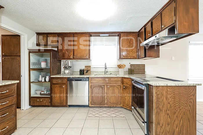 2229 Flair Dr — Photo 3