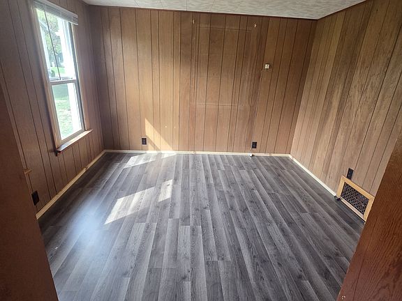 2nd image of 120 E Aerl St