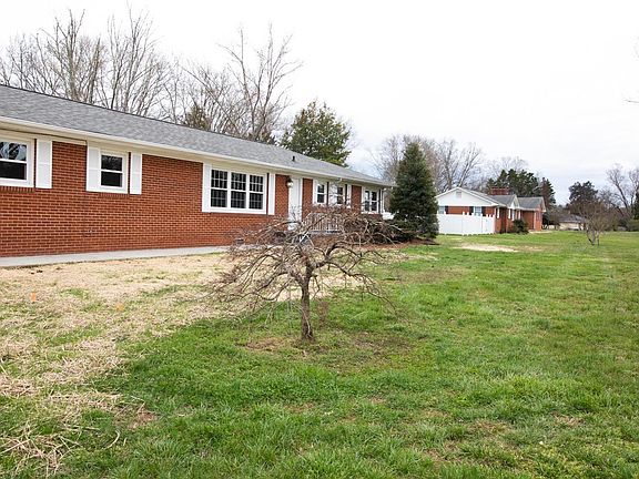3rd image of 106 Cedar Hills Dr